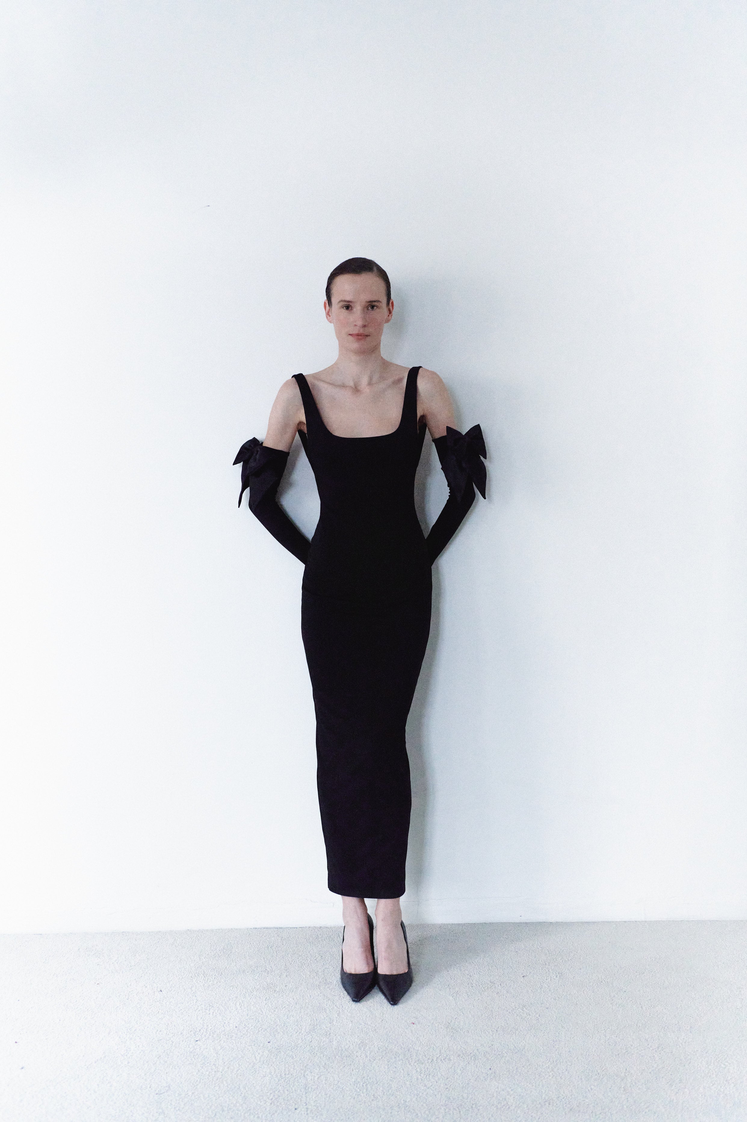 Black Long Dress With Bowknot Gloves