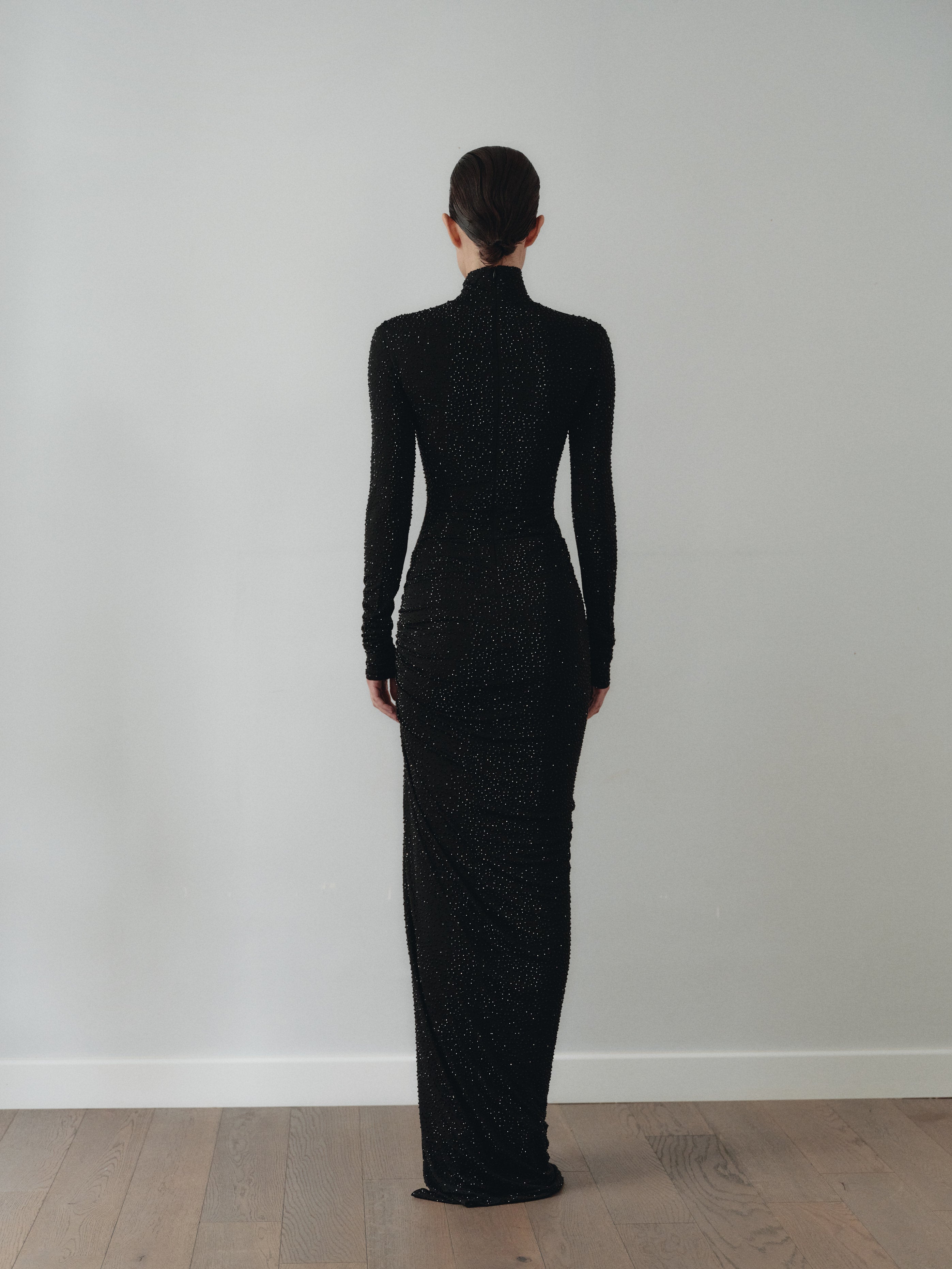 Siyah Taş Baskılı Yırtmaçlı Elbise