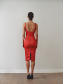 El Yapımı Altın Kaplama Aksesuar Detaylı Kırmızı Saten Midi Elbise