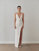 El Yapımı Altın Kaplama Aksesuar Detaylı Degaje Yaka Beyaz Elbise