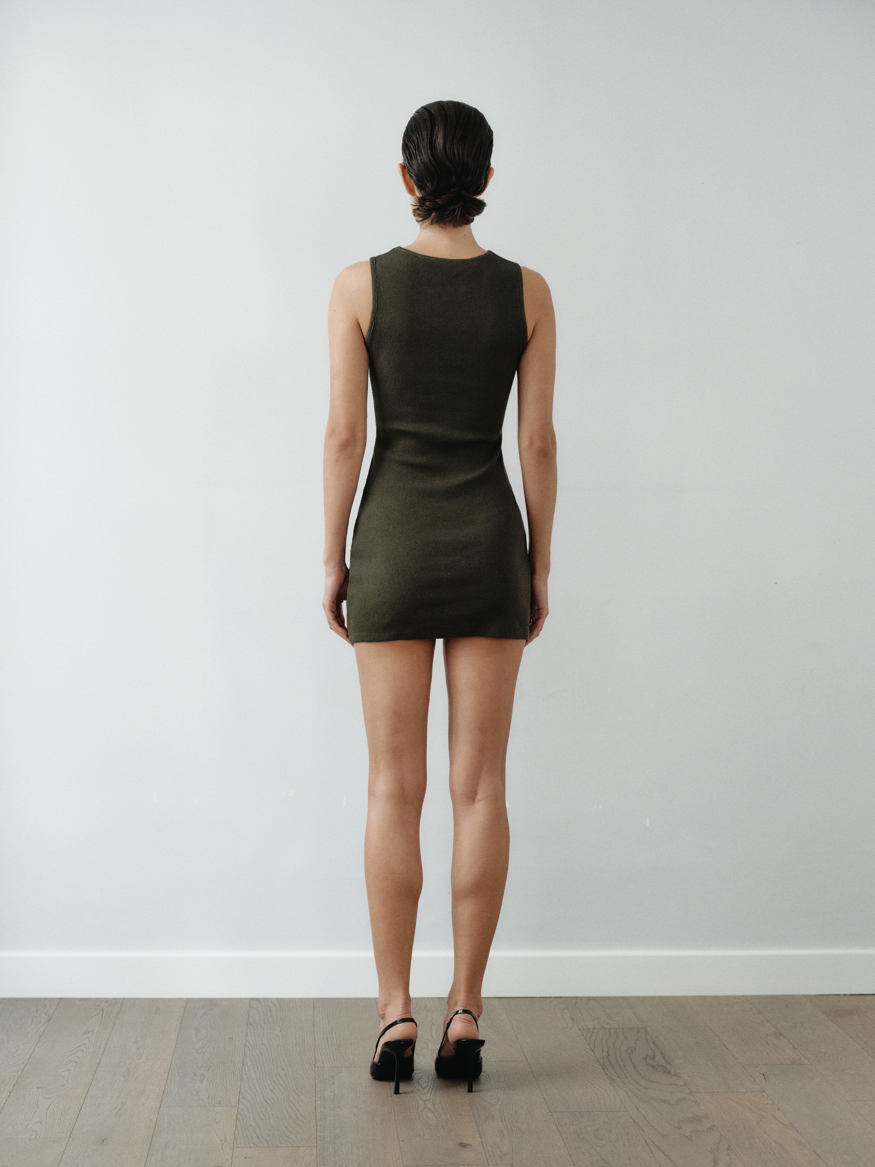 Altın Kaplama El Yapımı Aksesuar Detaylı Haki Mini Halter Yaka Elbise